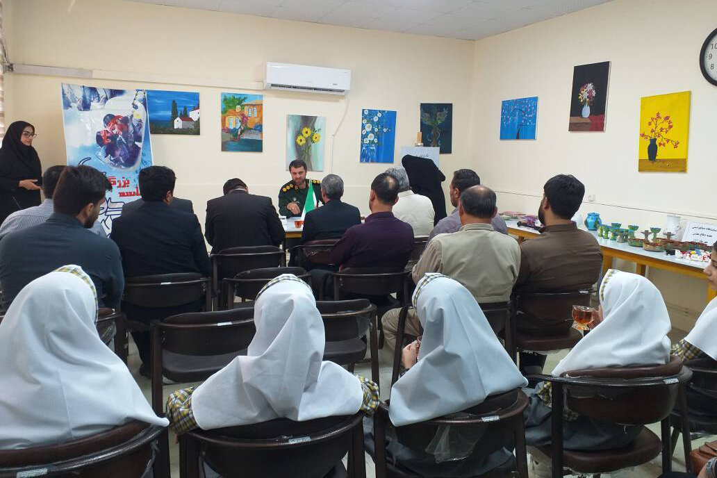 نمایشگاه دفاع مقدس در کتابخانه امام رضا (ع) مهران میزبان مسئولان شهرستان شد