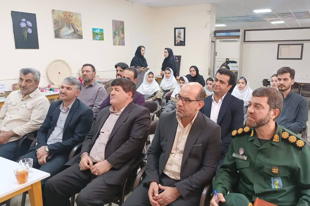 نمایشگاه دفاع مقدس در کتابخانه امام رضا (ع) مهران میزبان مسئولان شهرستان شد