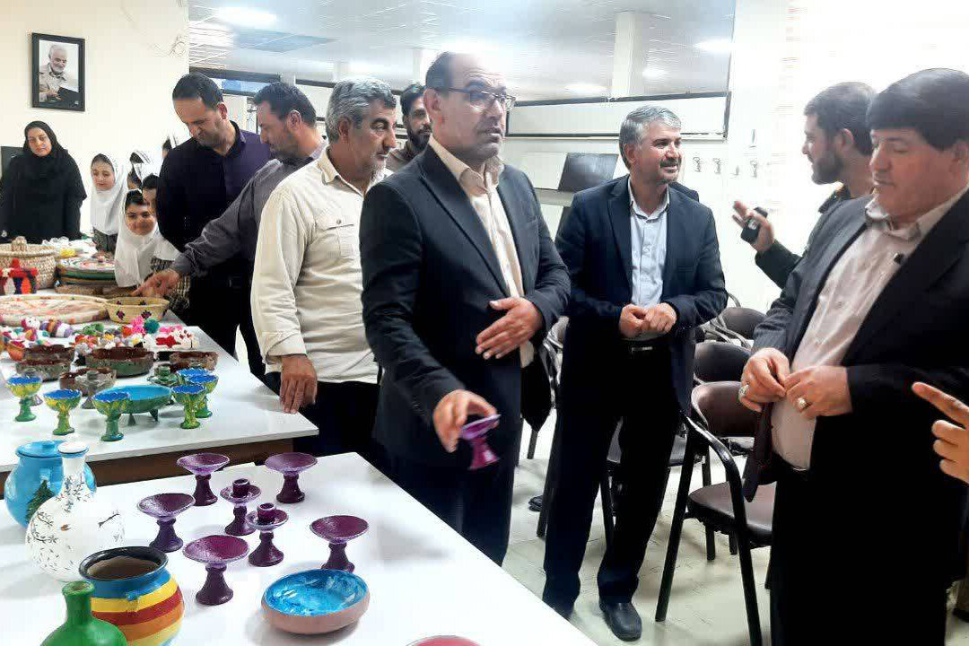 نمایشگاه دفاع مقدس در کتابخانه امام رضا (ع) مهران میزبان مسئولان شهرستان شد