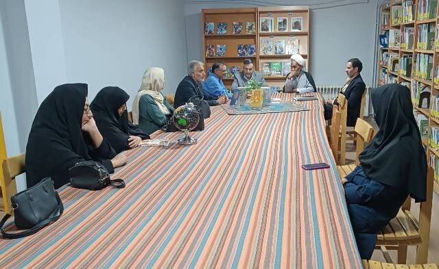 بازخوانی حماسههای دفاع مقدس و تبیین پیوند ایمان و جهاد در کتابخانه عمومی افصح هجری رفسنجان