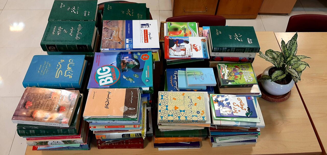 نذر فرهنگی یک عضو کتابخانه با اهدای ۴۰۰ نسخه کتاب به کتابخانه عمومی وحدت ابهر