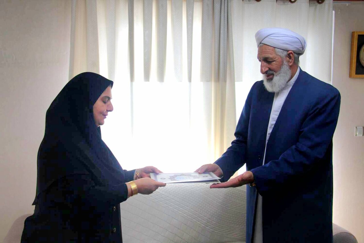 مدیرکل کتابخانه‌های عمومی گلستان از خانواده شهدای دفاع مقدس قدردانی کرد
