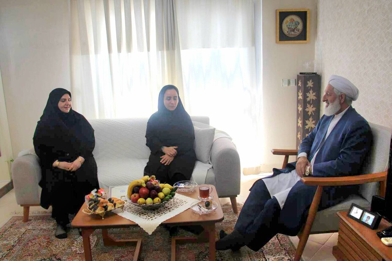 مدیرکل کتابخانه‌های عمومی گلستان از خانواده شهدای دفاع مقدس قدردانی کرد