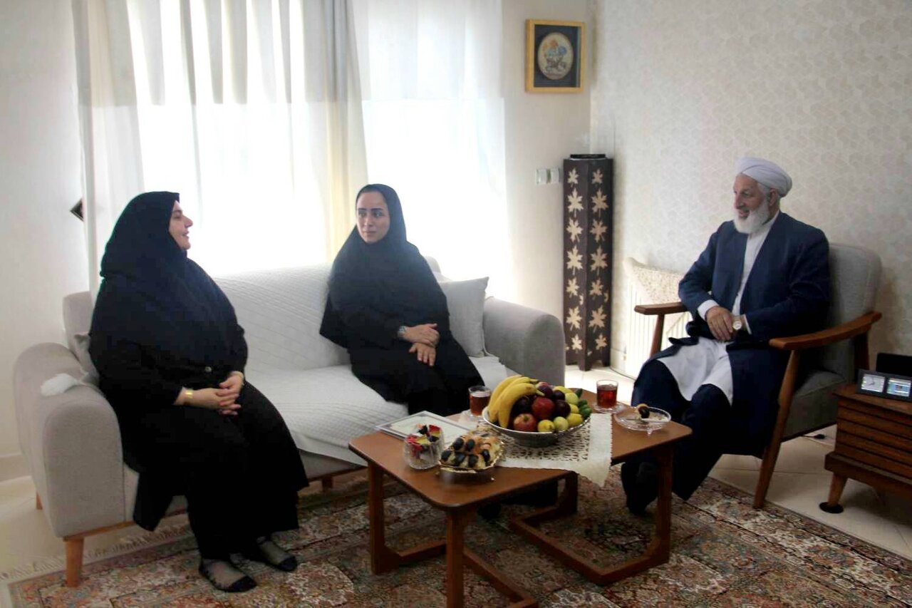 مدیرکل کتابخانههای عمومی گلستان از خانواده شهدای دفاع مقدس قدردانی کرد
