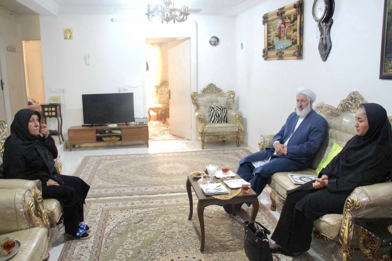 مدیرکل کتابخانه‌های عمومی گلستان از خانواده شهدای دفاع مقدس قدردانی کرد