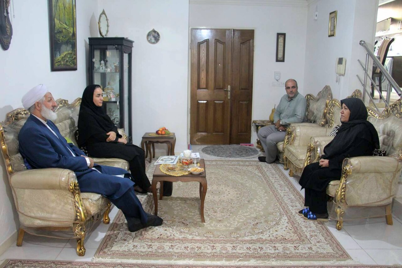مدیرکل کتابخانه‌های عمومی گلستان از خانواده شهدای دفاع مقدس قدردانی کرد