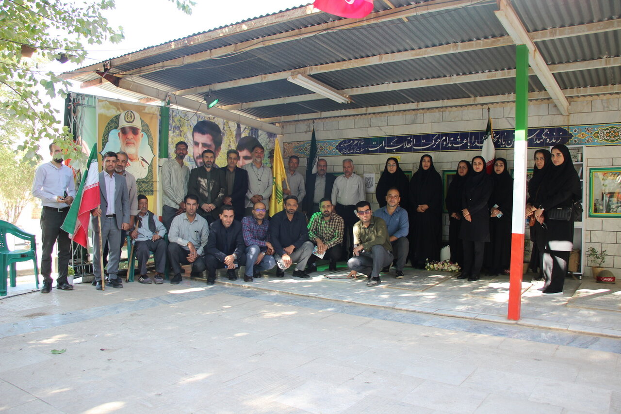 زیارت مزار شهید پاکپور با حضور کارکنان کتابخانه‌های عمومی استان مرکزی