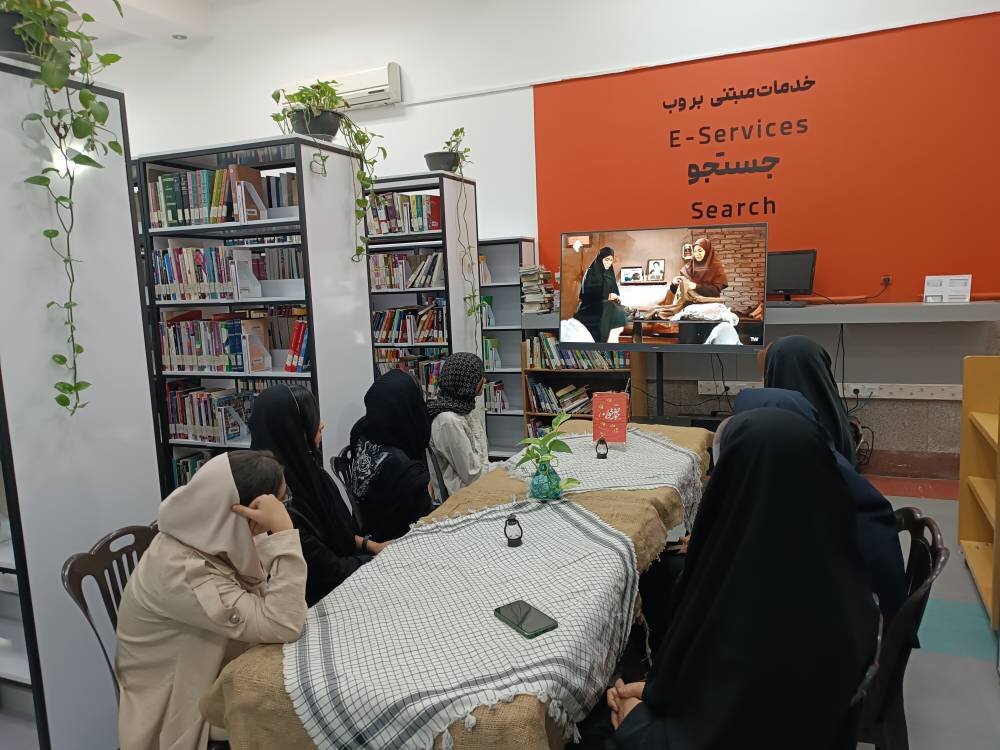 کتابخانه عمومی آیتالله کفعمی خراسانی، میزبان علاقهمندان به فیلم و کتاب شد