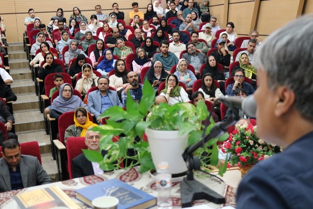 از مولانا تا حافظ؛ آغاز یک جریان فرهنگی در کتابخانههای عمومی سمنان