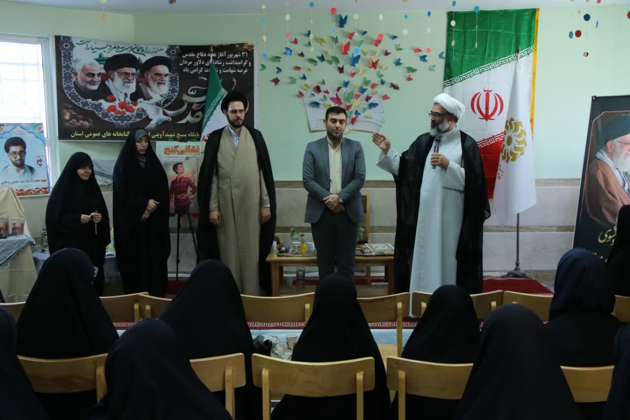 نشست نقد و بررسی کتاب «نشانی گنج» در کتابخانه عمومی شهدای نوبهار قم برگزار شد
