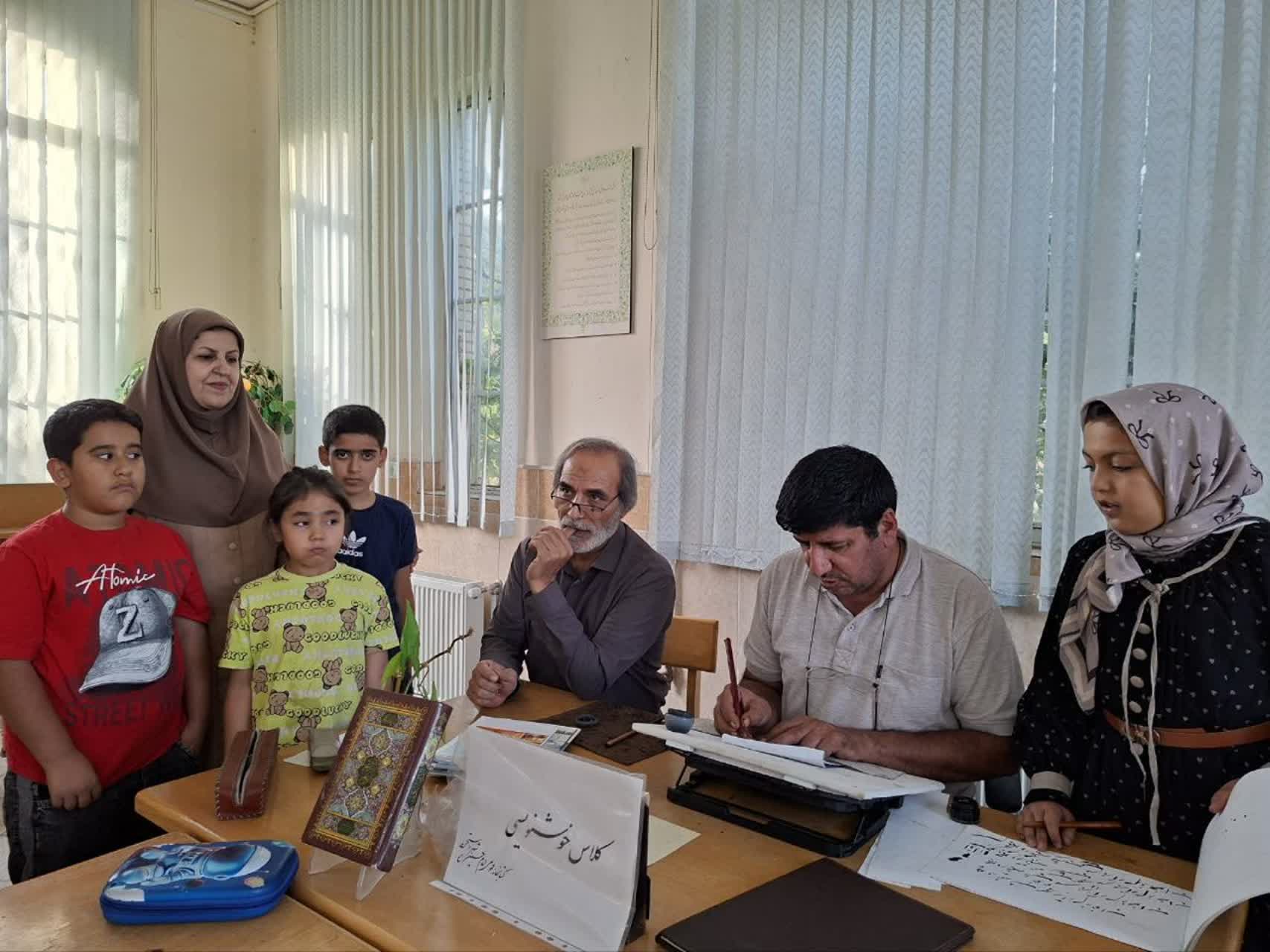 آیین اختتامیه کلاسهای خوشنویسی در کتابخانه امام حسین (ع) شهر دستجرد