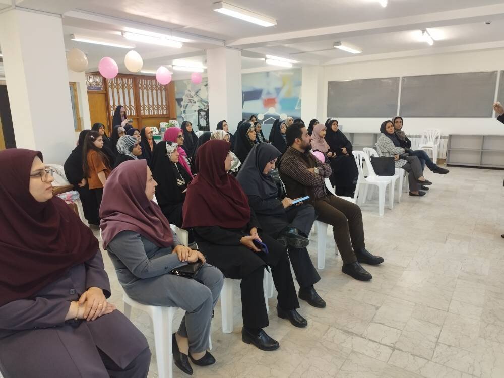 نشست «مادر و دختری» در کتابخانه امامزاده یحیی (ع) بابل برگزار شد
