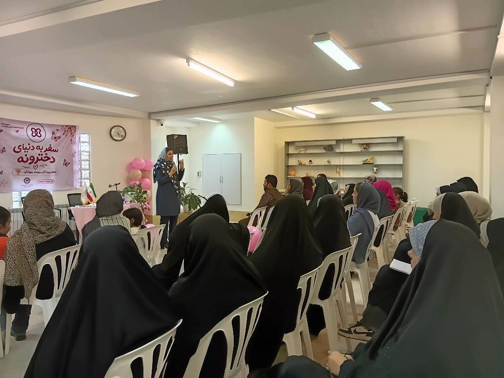 &nbsp;نشست «مادر و دختری» در کتابخانه امامزاده یحیی (ع) بابل برگزار شد