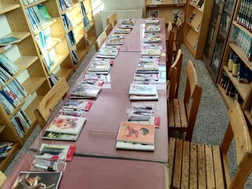 «نسیم مهربانی» به دانش‌آموزان نیازمند عضو کتابخانه  سمسار روستای عصمت‌آباد رسید