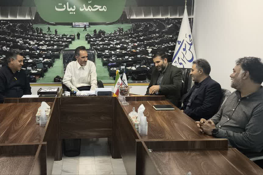 دیدار سرپرست کتابخانه‌های عمومی استان مرکزی با نماینده خمین در مجلس