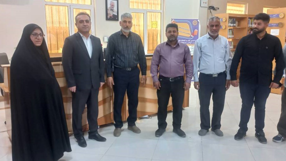 بازدید معاون شهردار منطقه ۷ اهواز از کتابخانه مدافع حرم