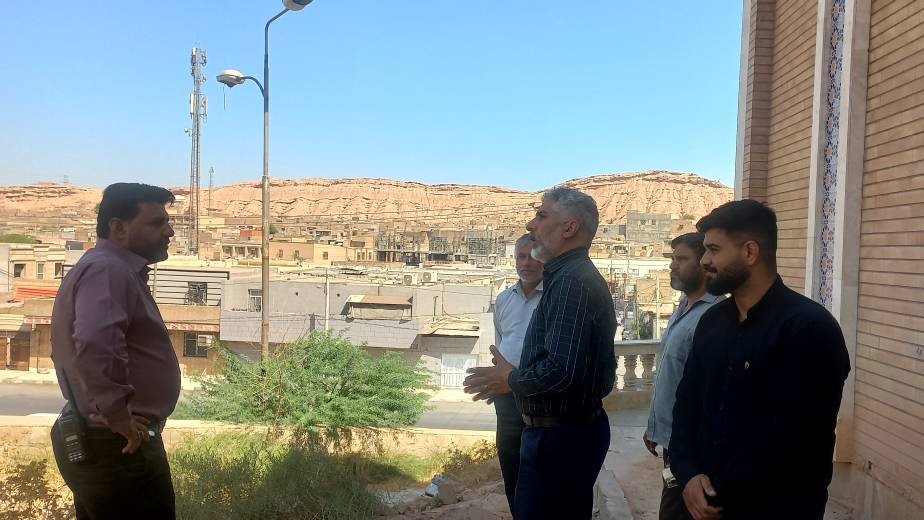 بازدید معاون شهردار منطقه ۷ اهواز از کتابخانه مدافع حرم