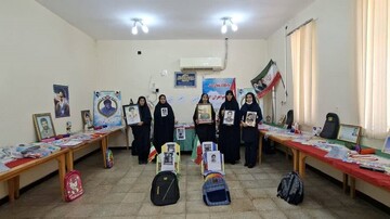 برپایی نمایشگاه عکس و پوستر ایثار و شهادت در کتابخانه عمومی شهدای بیدروبه اندیمشک