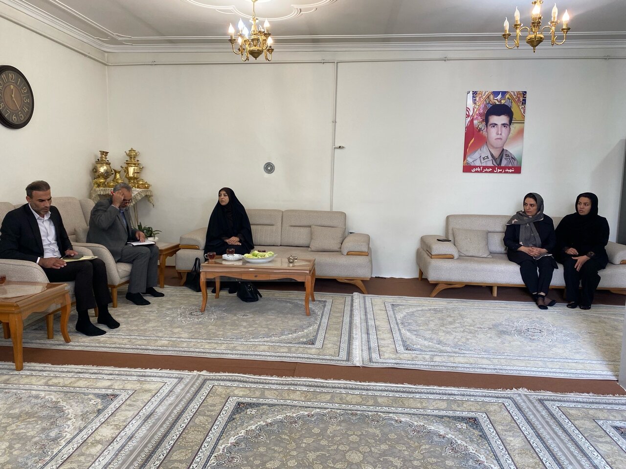 دیدار مدیرکل کتابخانه‌های عمومی استان آذربایجان‌ غربی با خانواده شهدا