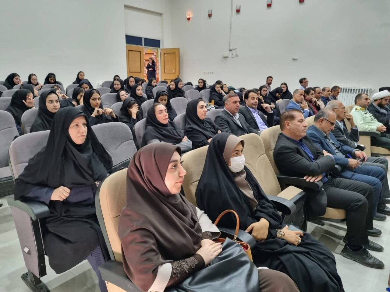 گرامیداشت هفته دفاع مقدس در کتابخانههای عمومی شهرستان درگزین