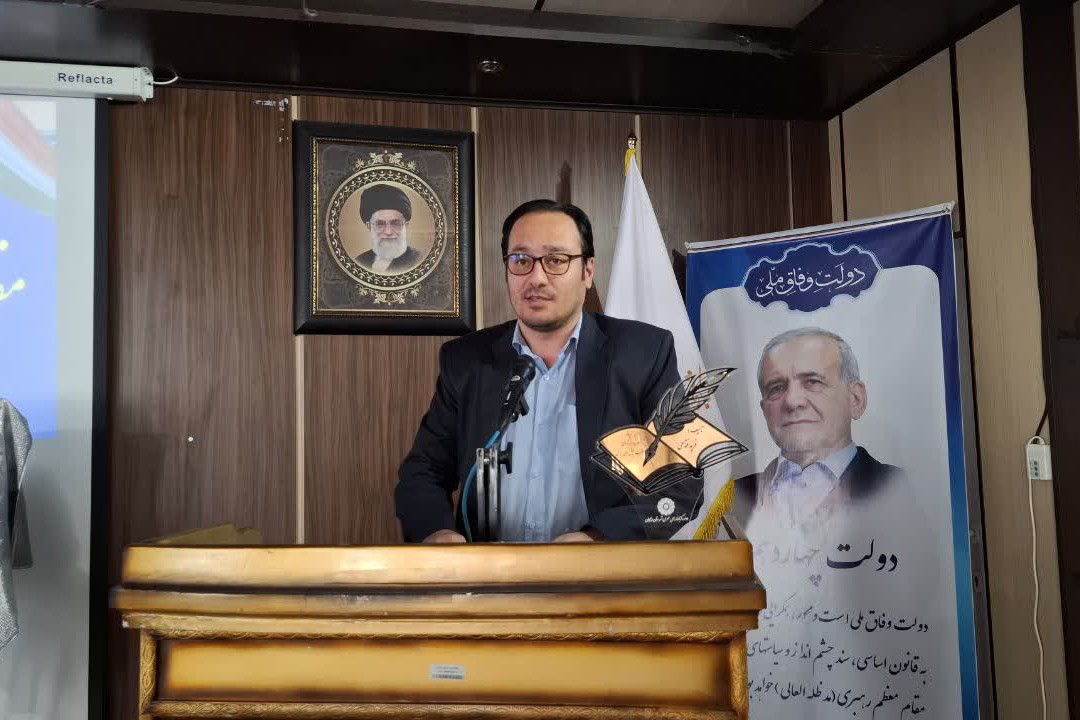 محفل ادبی «امشب ای ماه» با حضور شاعران و ادیبان در دلیجان برگزار شد