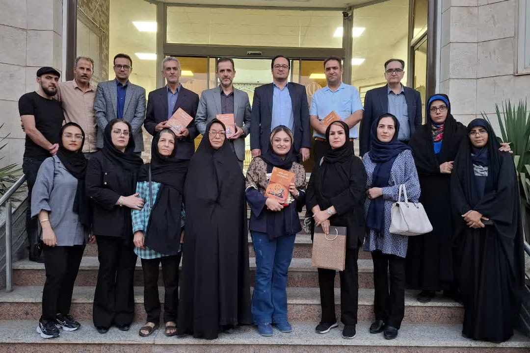 محفل ادبی «امشب ای ماه» با حضور شاعران و ادیبان در دلیجان برگزار شد
