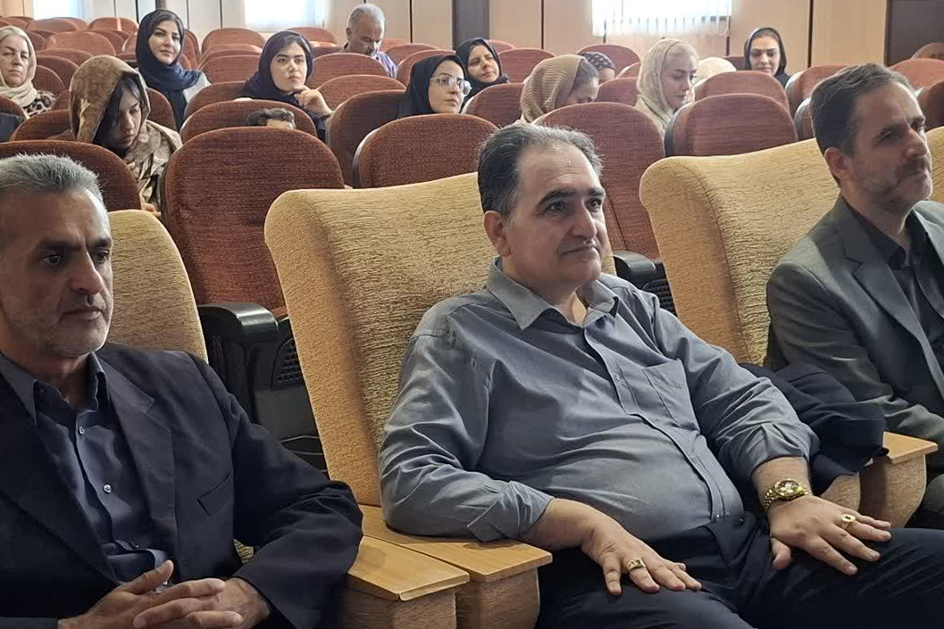 محفل ادبی «امشب ای ماه» با حضور شاعران و ادیبان در دلیجان برگزار شد
