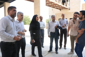 بازدید از کتابخانه