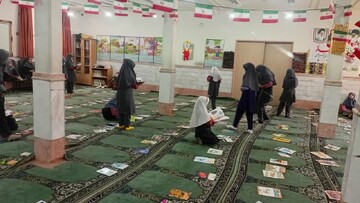 اجرای طرح «کتابخانه سیار» با هدف ترویج فرهنگ مطالعه در مدرسه کوثر استان قم