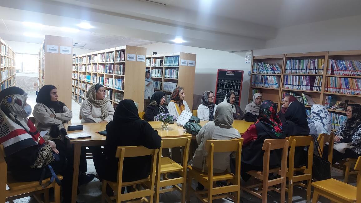 نشست صمیمانه تکریم سالمندان در کتابخانه عمومی دهخدا برگزار شد