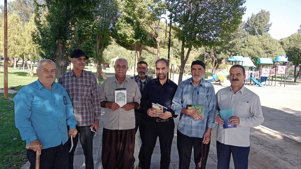 ترویج فرهنگ مطالعه در مدارس و ادارات لرستان با ویژه‌برنامه‌های هفته دفاع مقدس و هفته سالمند