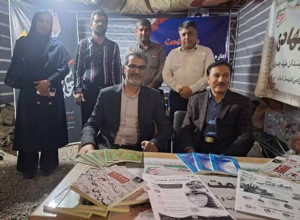 برپایی میز خدمت کتابخانههای عمومی شهرستان کرمان در تجمعات شبانه میدان آزادی کرمان