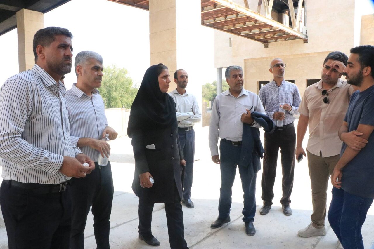 بازدید میدانی از پروژه کتابخانه مرکزی بندر عباس با حضور دستگاه‌های مرتبط