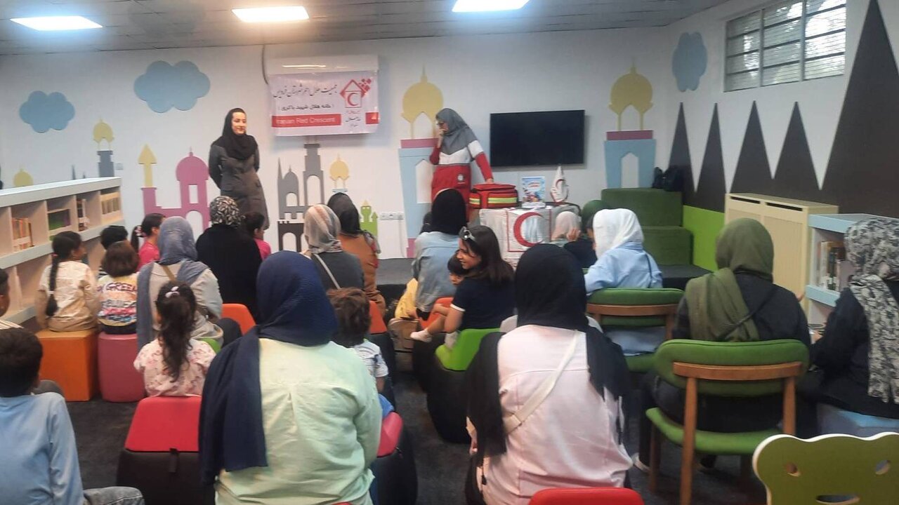 ویژهبرنامه «دستهای نجاتگر» با حضور کودکان و نوجوانان در کتابخانه قاصدک فردیس برگزار شد