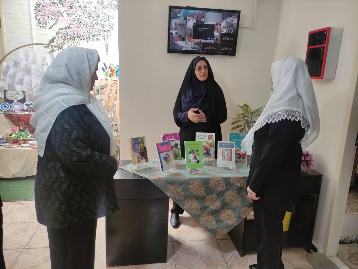 برپایی میز خدمت در مرکز توانبخشی سالمندان هیراد در شهرستان قرچک