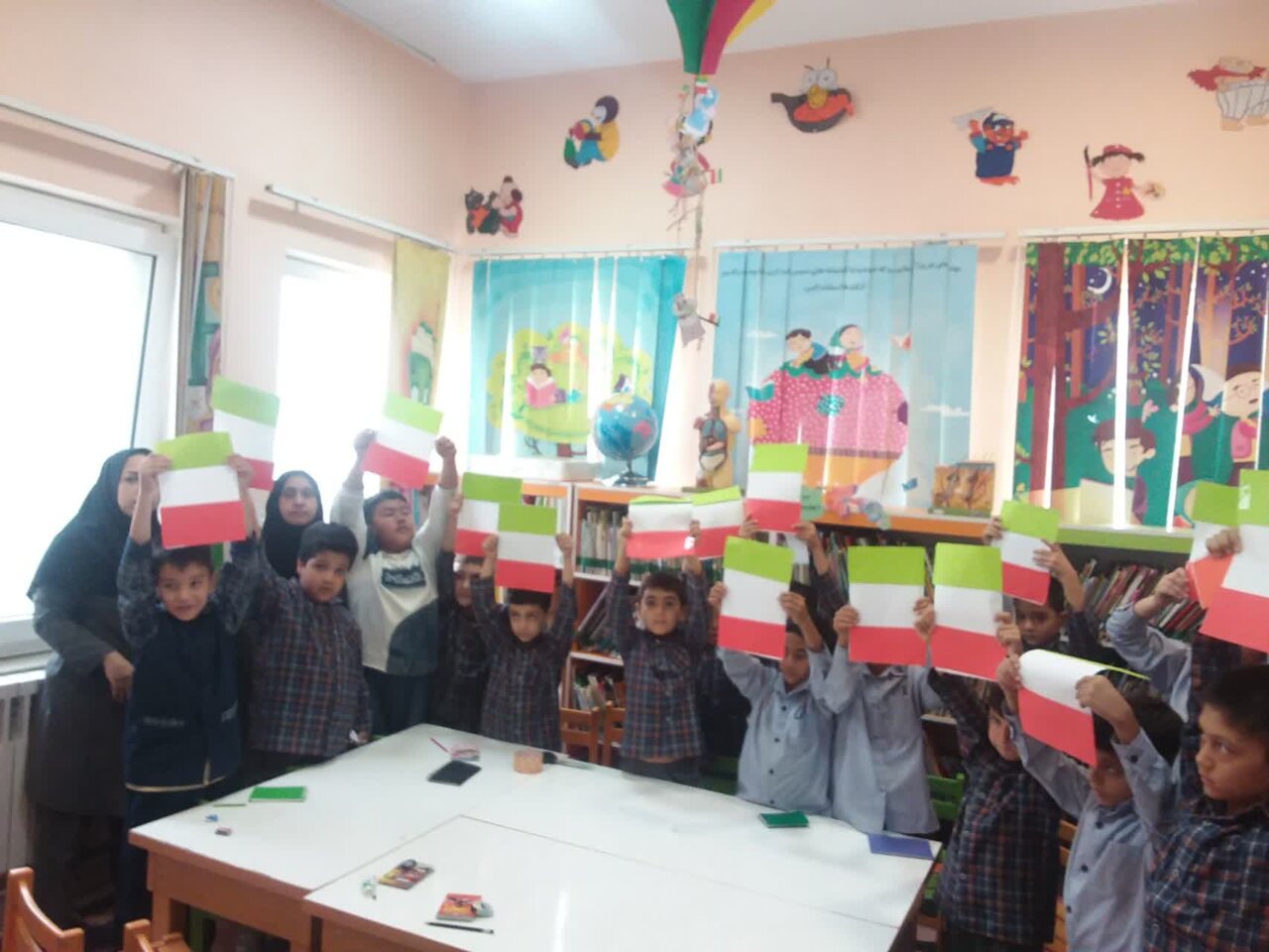 برگزاری برنامه ساخت پرچم ایران در کتابخانه پانزده خرداد شهرستان پیشوا