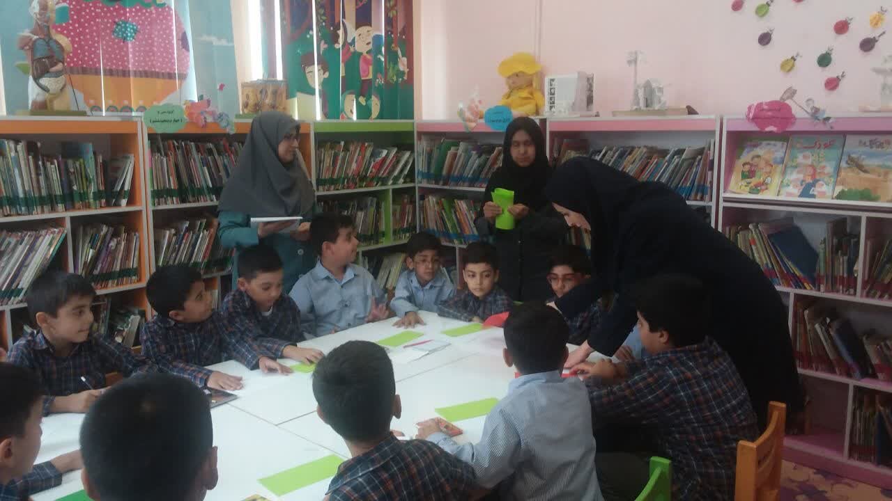برگزاری برنامه ساخت پرچم ایران در کتابخانه پانزده خرداد شهرستان پیشوا