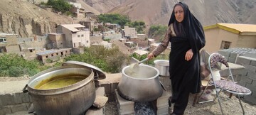 نمایشگاه کسب و کارهای خانگی بانوان کارآفرین در کتابخانه عمومی شهدای کیگا