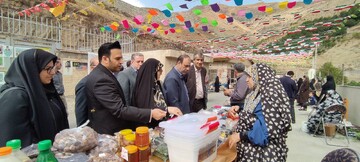نمایشگاه کسب و کارهای خانگی بانوان کارآفرین در کتابخانه عمومی شهدای کیگا