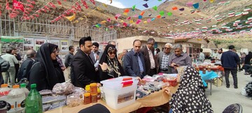 نمایشگاه کسب و کارهای خانگی بانوان کارآفرین در کتابخانه عمومی شهدای کیگا