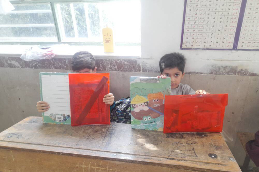 زنگ کتاب در مدرسه عشایری سروش چم‌آب مهران نواخته شد