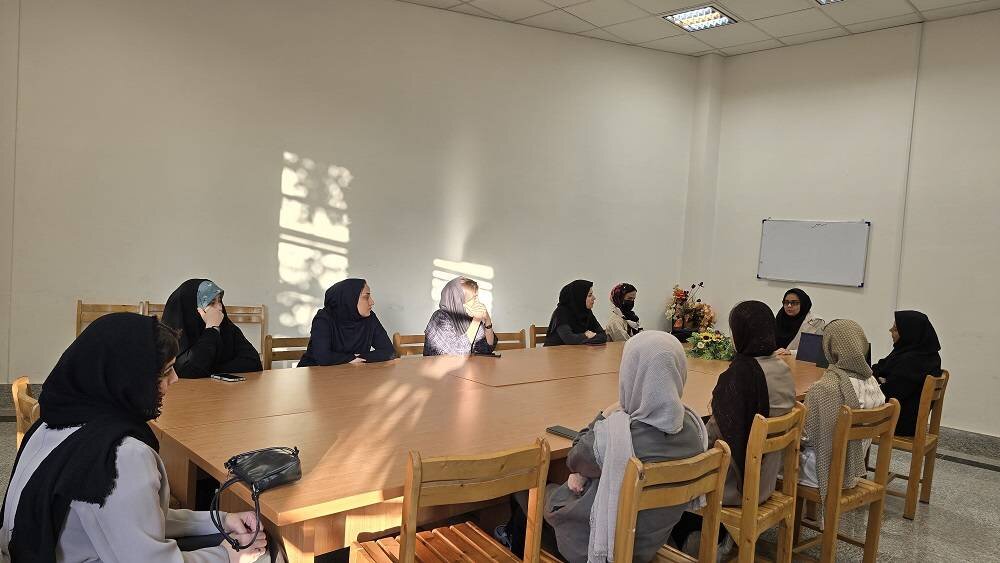برگزاری کارگاه «والدگری آگاهانه؛ هنر تبدیل کودک به انسانی اخلاقمدار» در کتابخانه شهید بهشتی آشخانه