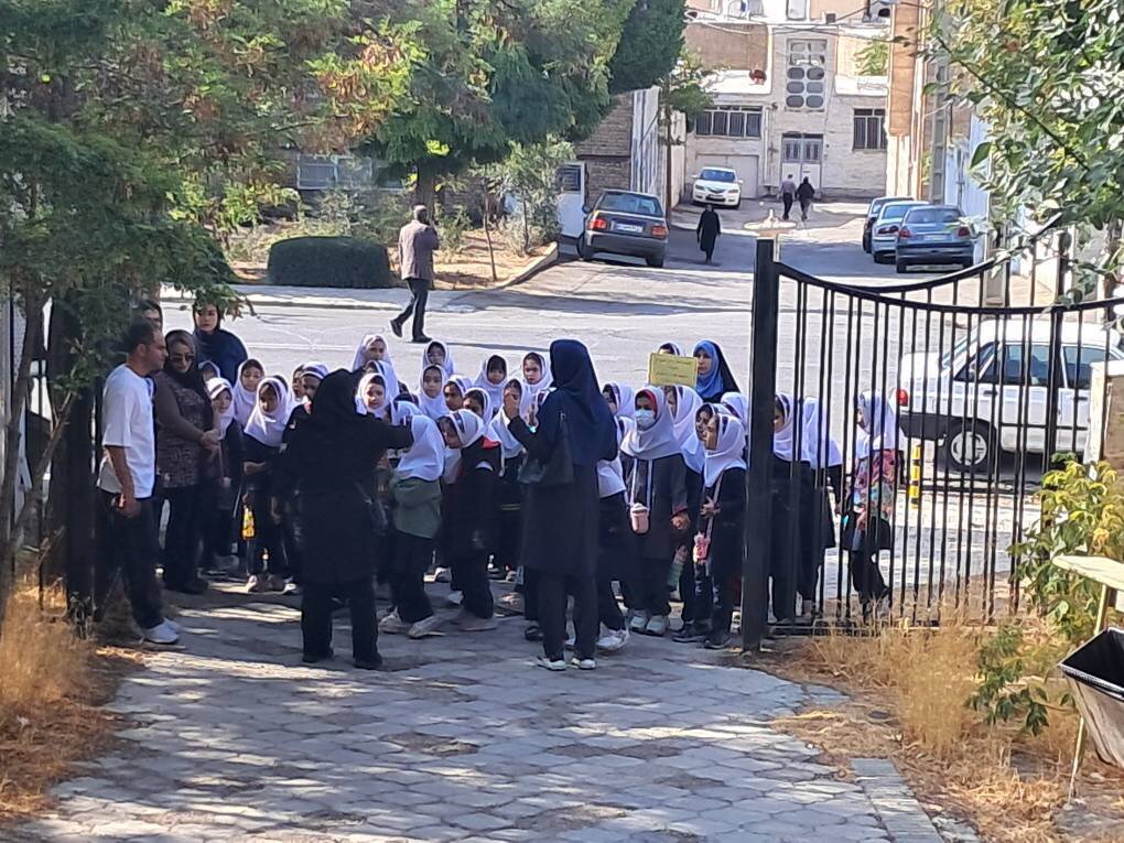 کتابخانه دانشجوی استان همدان میزبان دانشآموزان با برنامههای فرهنگی و آموزشی شد