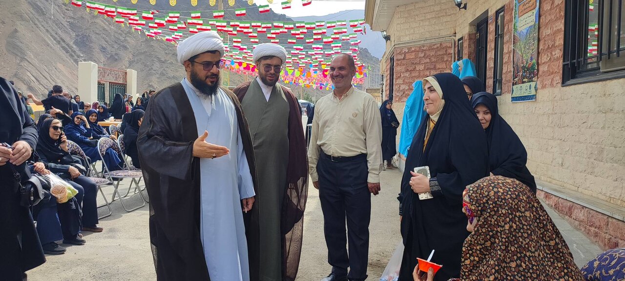 نمایشگاه کسب و کارهای خانگی در کتابخانه عمومی شهدای کیگا