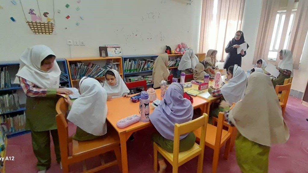دانشآموزان دبستان زهره بنیانیان مهمان کتابخانه شهید پیشبهار شدند