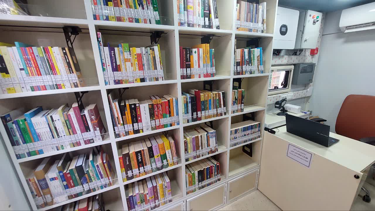 نخستین کتابخانه سیار شهرستان گرمسار به بهرهبرداری رسید