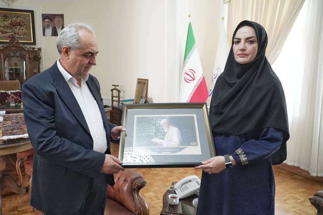 دیدار دبیرکل نهاد کتابخانه‌های عمومی کشور با استاندار آذربایجان شرقی