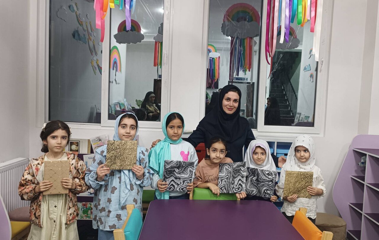 نشست «قرار همدلی» با سفیران کتاب کودک در ساری برگزار شد