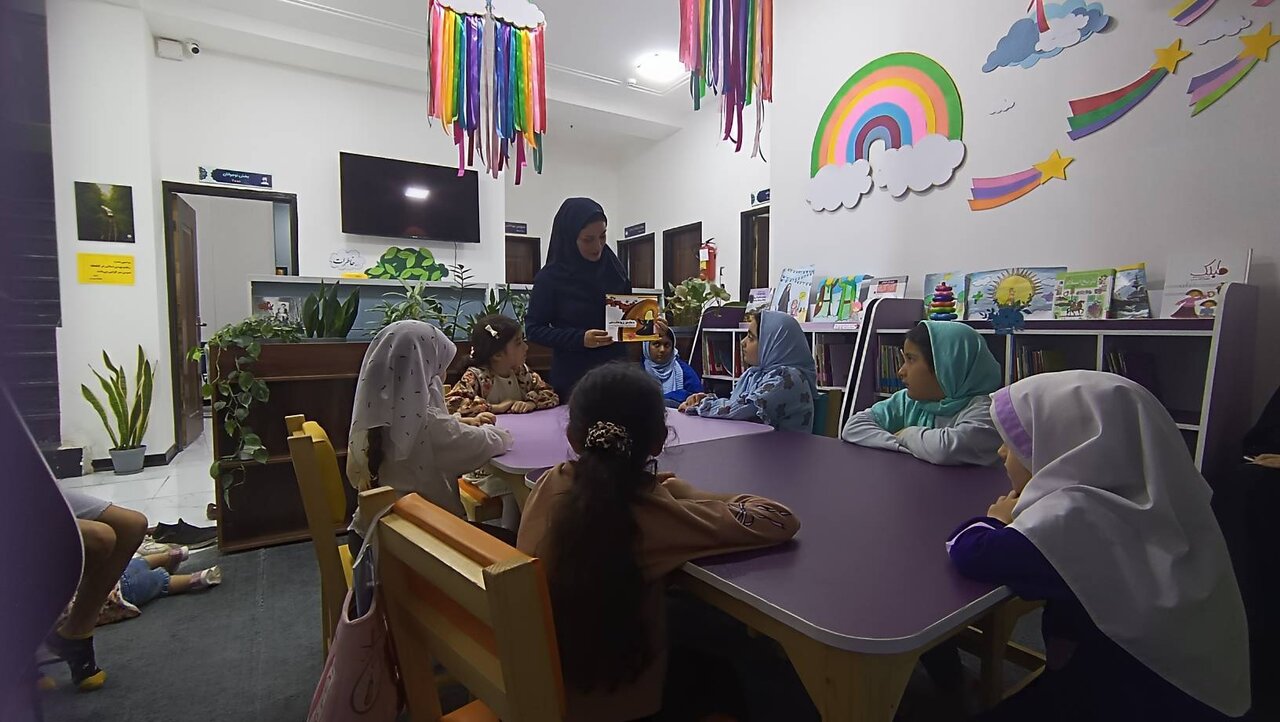 نشست «قرار همدلی» با سفیران کتاب کودک در ساری برگزار شد
