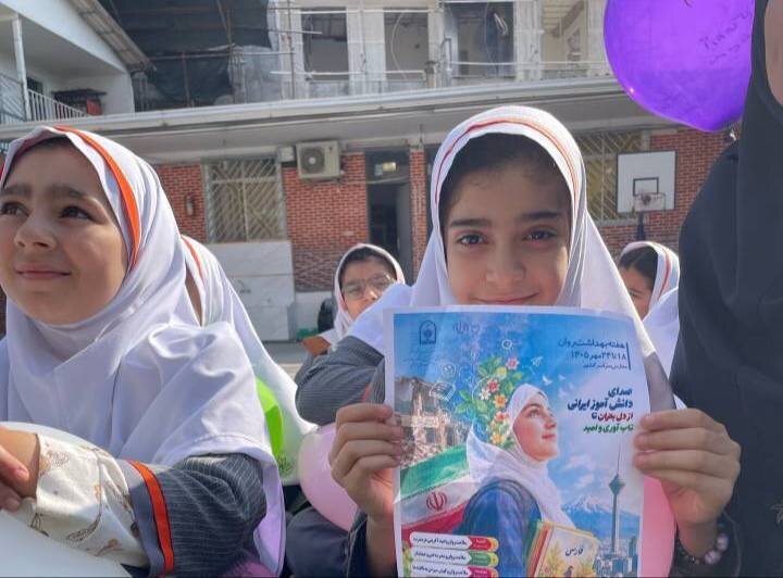 «جشن پرواز در دنیای کتاب» در مدرسه شاهد برگزار شد